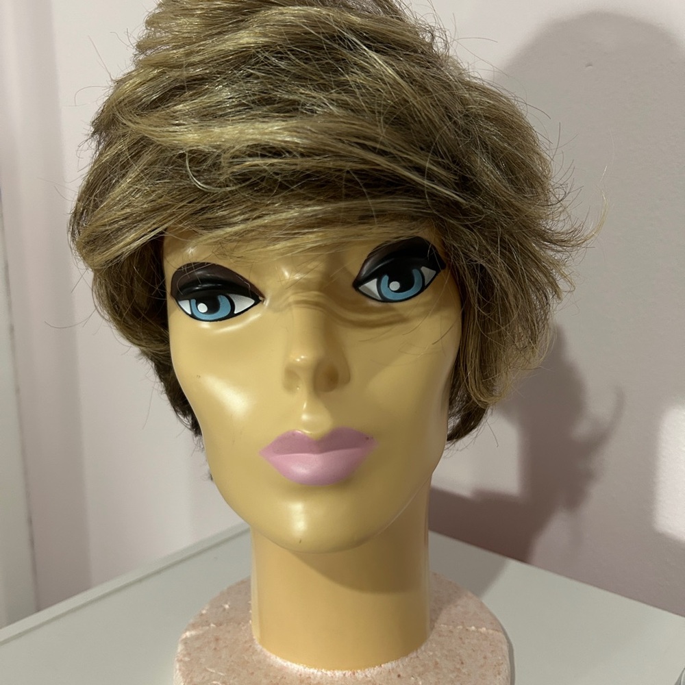 Gabor Layered Short Wavy Synthetic Wig Ash Brown Blonde Classic Cap